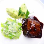 Geschmorte Kalbsbacke | mit Beilagen | für eine Person