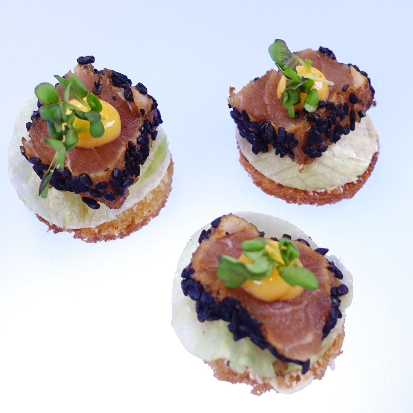 canape platte Geflämmter Bonito mit Chili-Mayonnaise | 5 Stk. – Bild 1