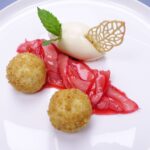 Quarkknödel mit Rhabarber